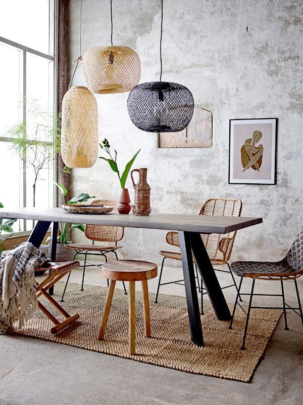 Czarna wisząca lampa Rodi z kloszem wykonanym z bambusa