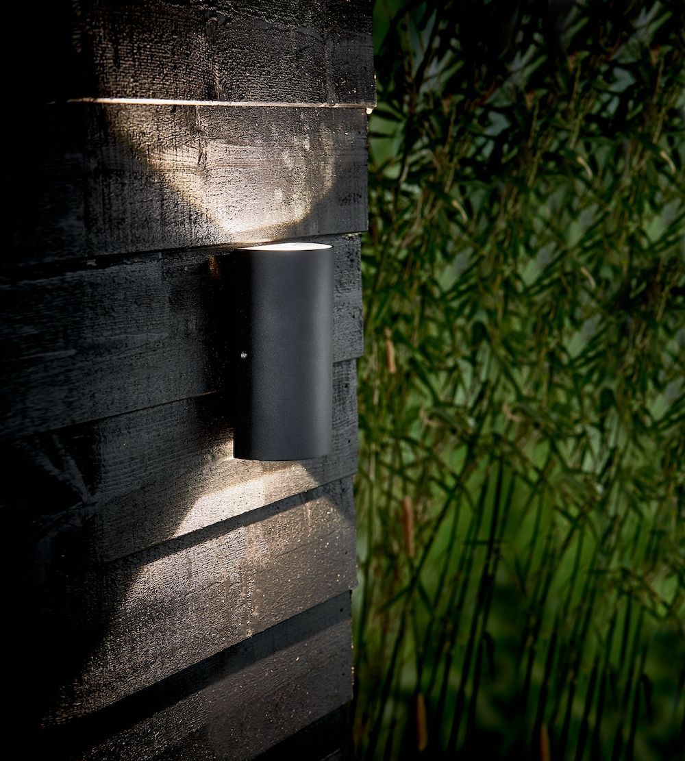 Czarna zewnętrzna lampa ścienna Rold Rounde – LED, odporność IP44