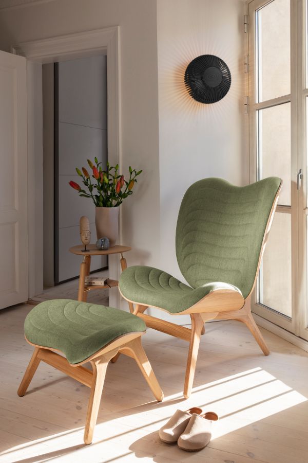 Czarny dębowy kinkiet Clava Up Wood M z kloszem z lameli