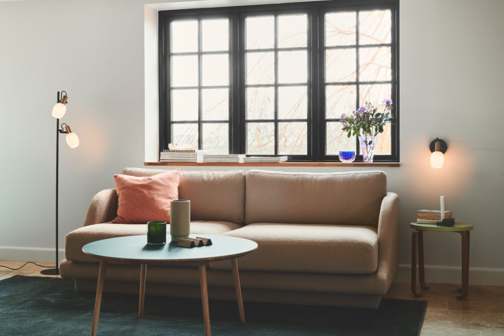 Czarny kinkiet Arild z szklanym kloszem