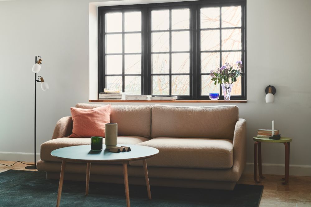 Czarny kinkiet Arild z szklanym kloszem