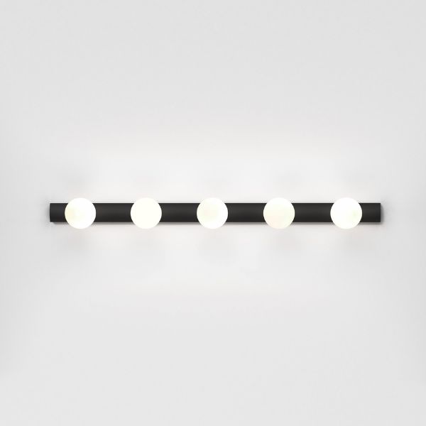 Czarny kinkiet Cabaret 5 to stylowe oświetlenie lustra o klasie szczelności IP44