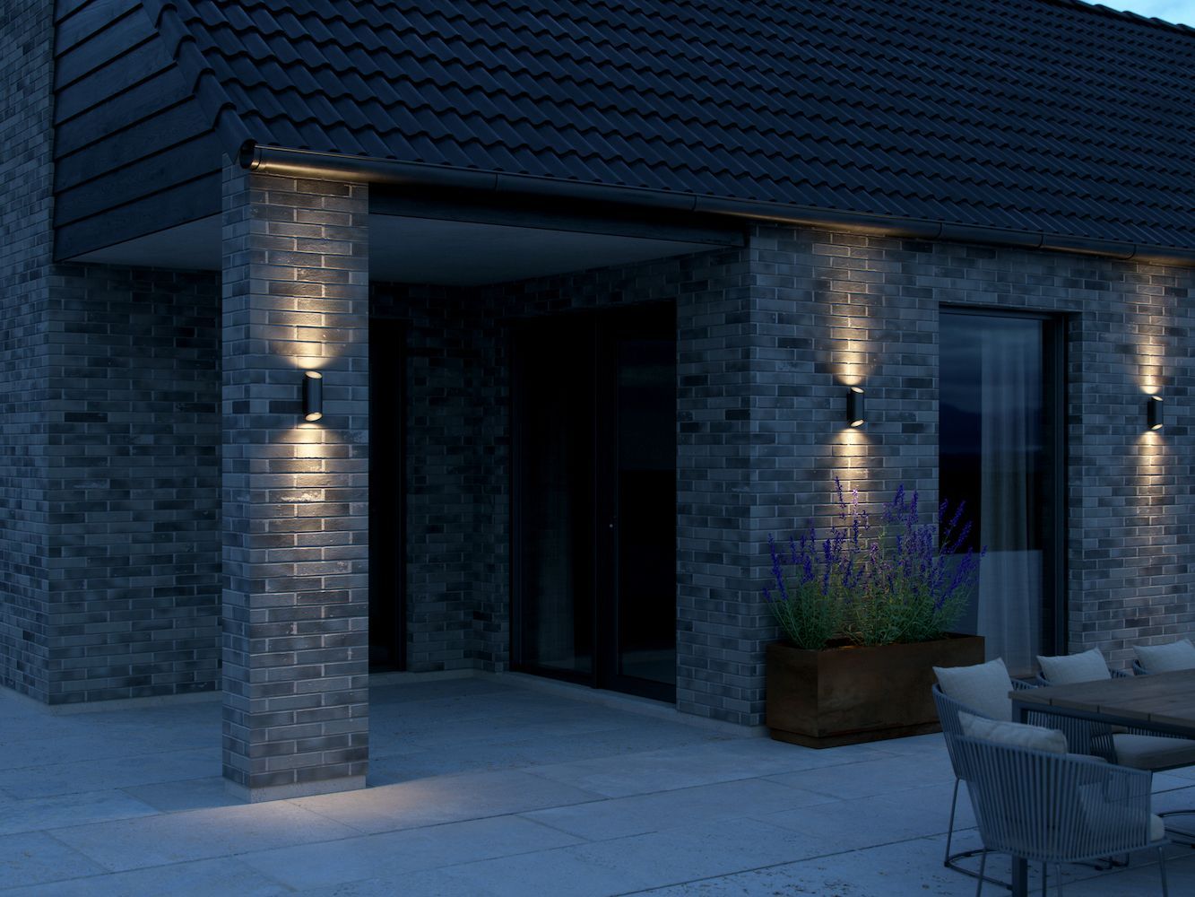 Czarny kinkiet Nico Round o okrągłym kształcie i klasie szczelności IP54