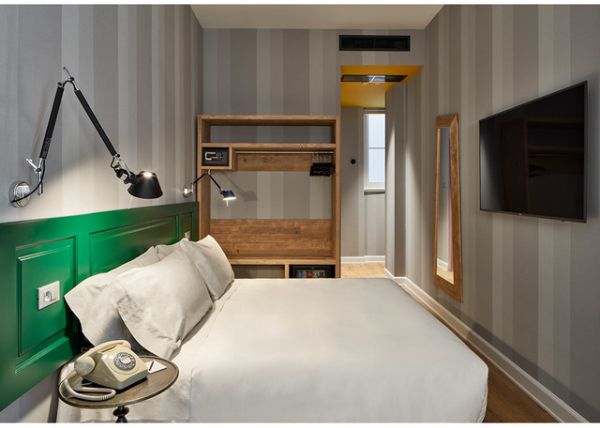 Czarny kinkiet Tolomeo Micro Parete na wysięgniku