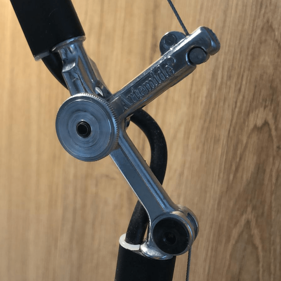 Czarny kinkiet Tolomeo Mini Parete z wysięgnikiem