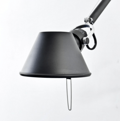 Czarny kinkiet Tolomeo Parete z wysięgnikiem