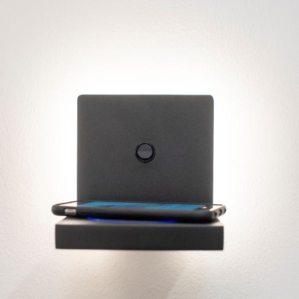 Czarny kinkiet Zanzibar z LED i wbudowaną ładowarką indukcyjną