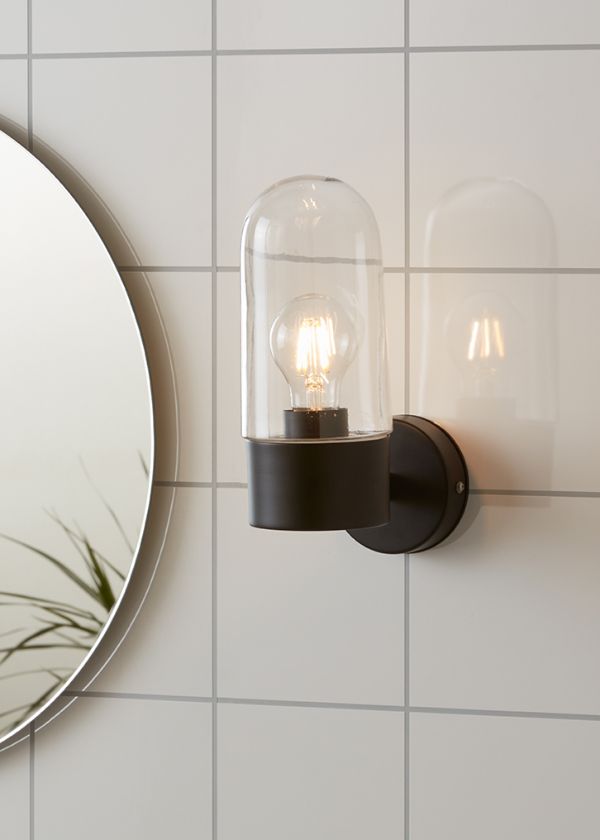 Czarny kinkiet Zen z transparentnym kloszem i klasą szczelności IP44