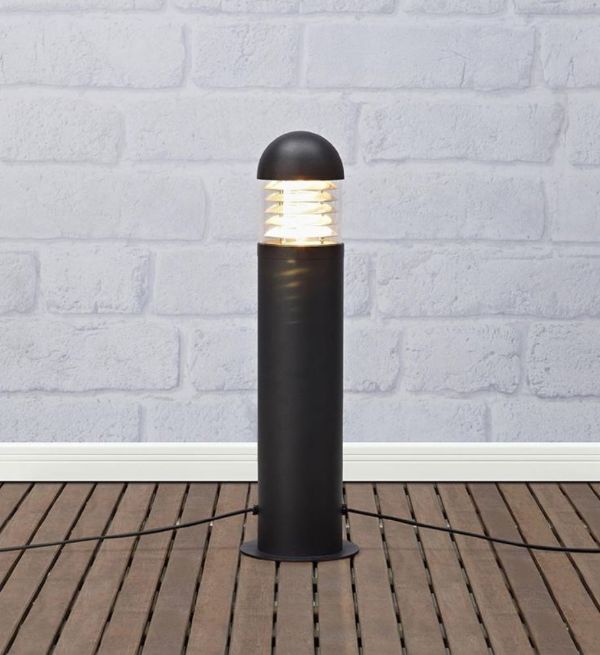 Czarny nowoczesny słupek ogrodowy Garden 24 z oświetleniem LED 6W i klasą szczelności IP44