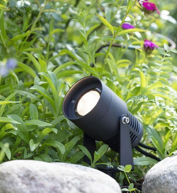 Czarny reflektor ogrodowy Garden 24, 9W LED, wodoodporny IP44