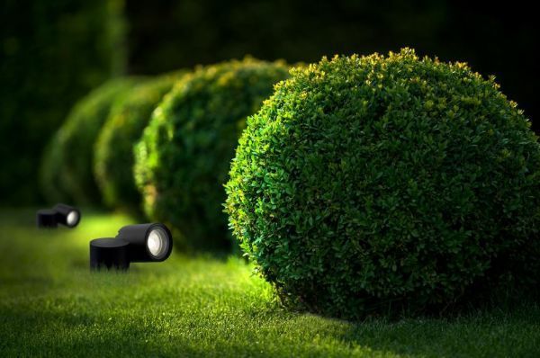 Czarny, regulowany reflektor ogrodowy Tubings M