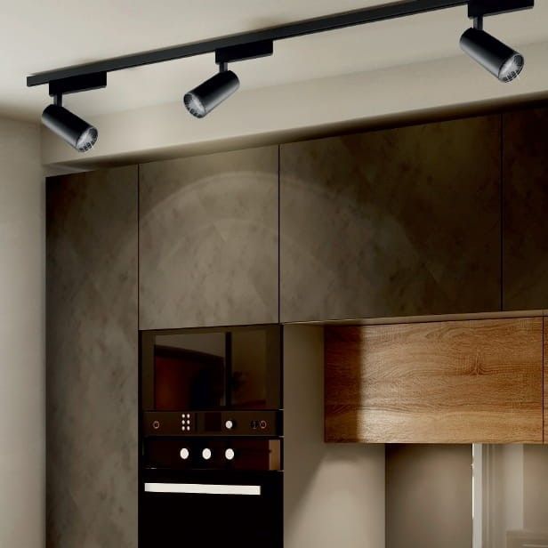 Czarny szynowy zestaw Snow z czterema reflektorami