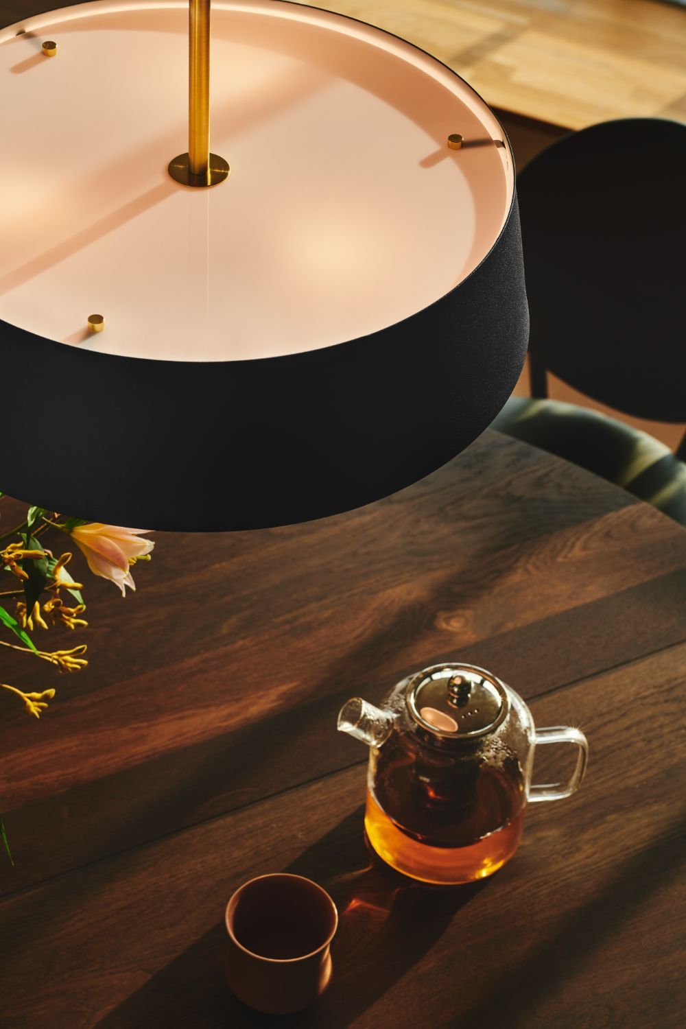 Duża wisząca lampa Clasi 45 z czarnym kloszem