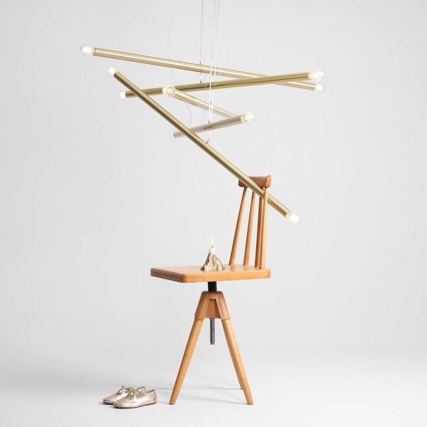 Duża wisząca lampa Tubo 10 w kolorze mosiądzu