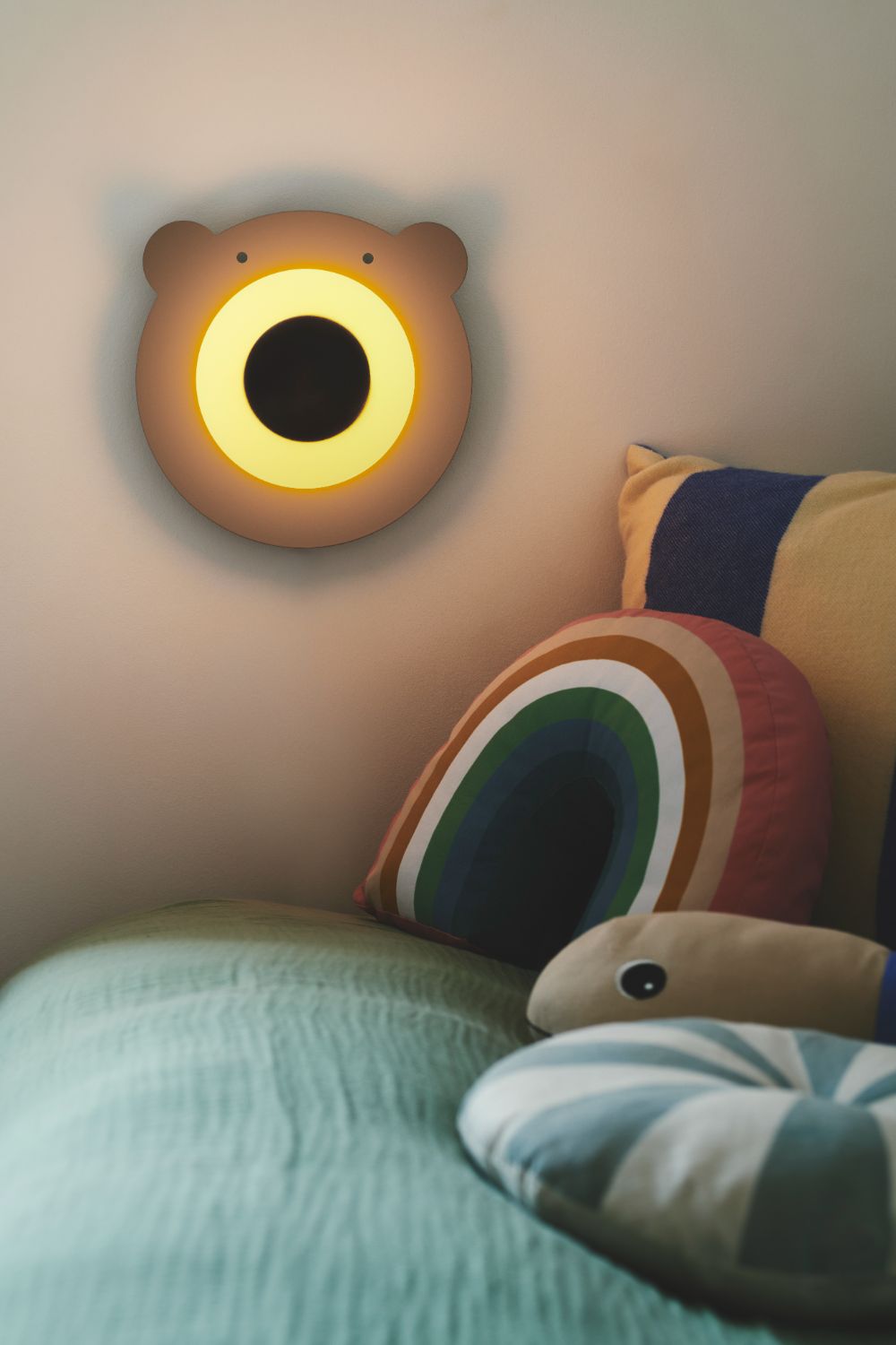 Dziecięcy kinkiet Bruna Bear z szklanym kloszem