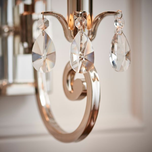 Elegancka srebrna lampa ścienna Oksana z kryształami od Interiors