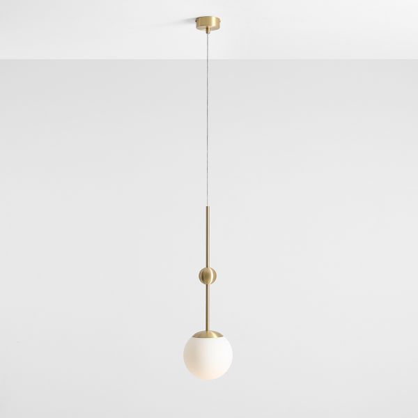 Elegancka wisząca lampa Mae w mosiężnym wykończeniu z kolekcji Artera & Ardant