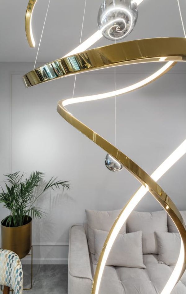 Elegancka złota lampa wisząca Ritz z oświetleniem LED