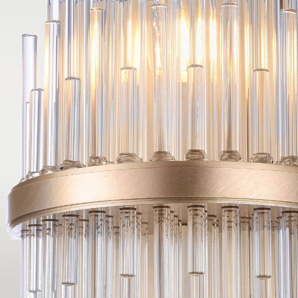 Elegancki kinkiet Reykjavik z szklanym kloszem i złotymi detalami