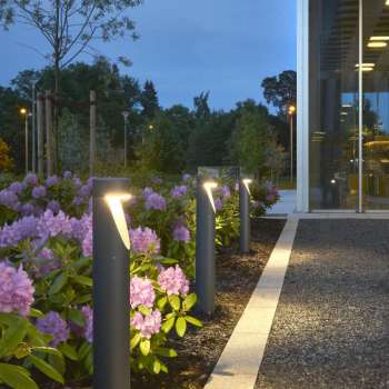 Grafitowy słupek oświetleniowy Oppland do ogrodu, 3000K