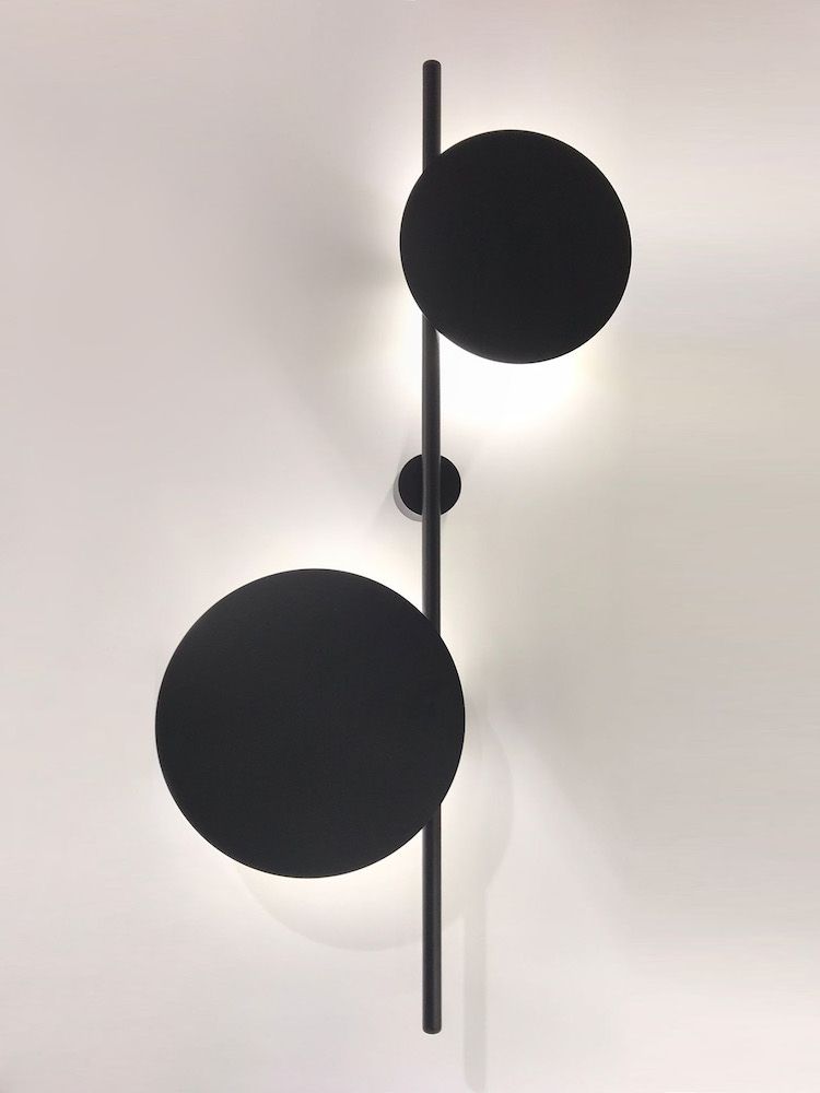 Industrialny kinkiet Rega z dwoma czarnymi okręgami