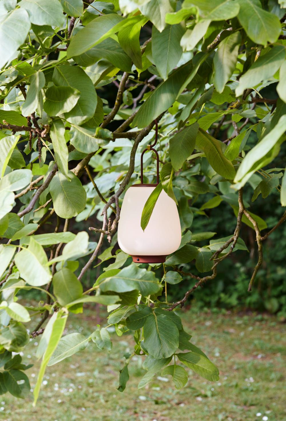 Kasztanowa, ładowana przez USB lampa stołowa Lucca SC51