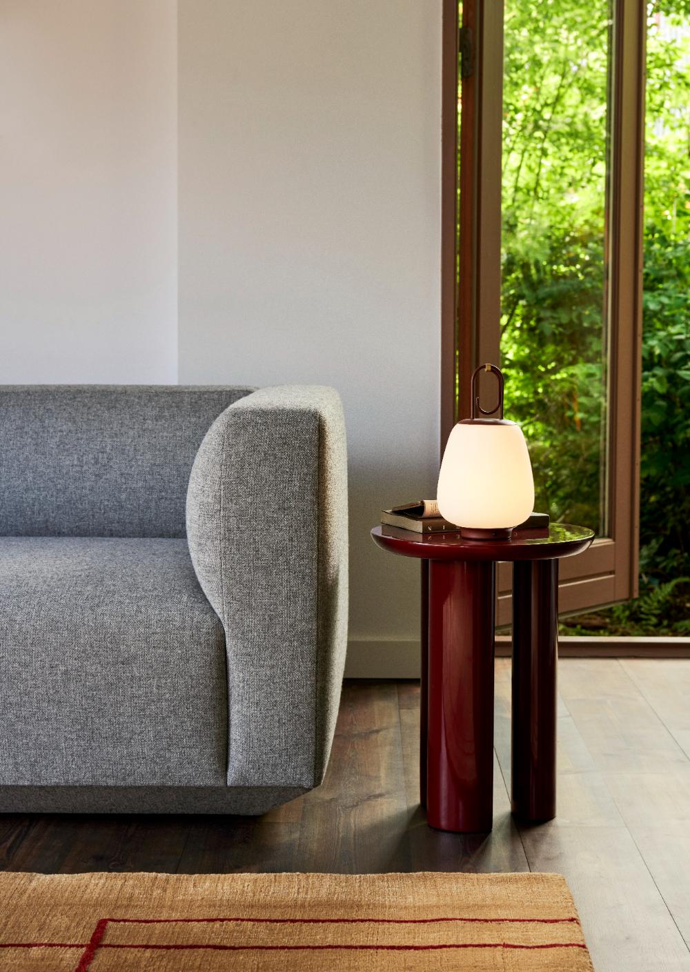 Kasztanowa, ładowana przez USB lampa stołowa Lucca SC51