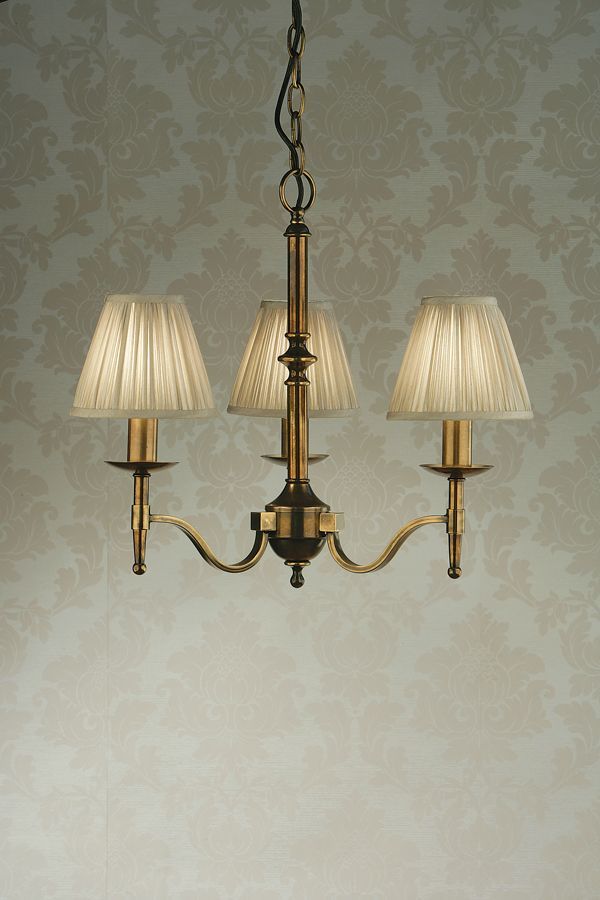 Klasyczny żyrandol Stanford od Interiors na 3 żarówki