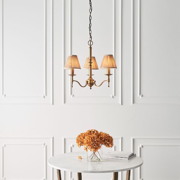 Klasyczny żyrandol Stanford od Interiors na 3 żarówki