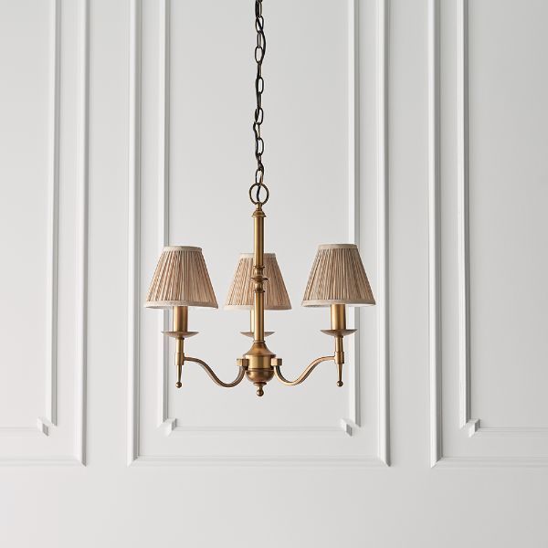 Klasyczny żyrandol Stanford od Interiors na 3 żarówki