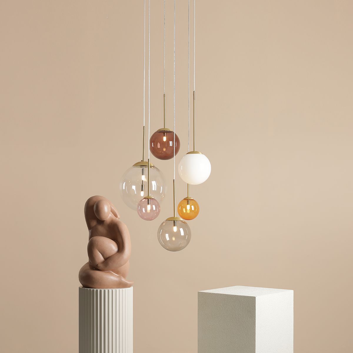 Kolorowa wisząca lampa Bosso 6 idealna do jadalni