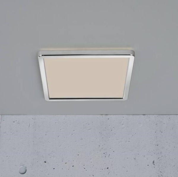 Kwadratowy plafon Oja Square o wymiarze 29 cm, klasie szczelności IP54 oraz temperaturze barwowej 3000K/4000K
