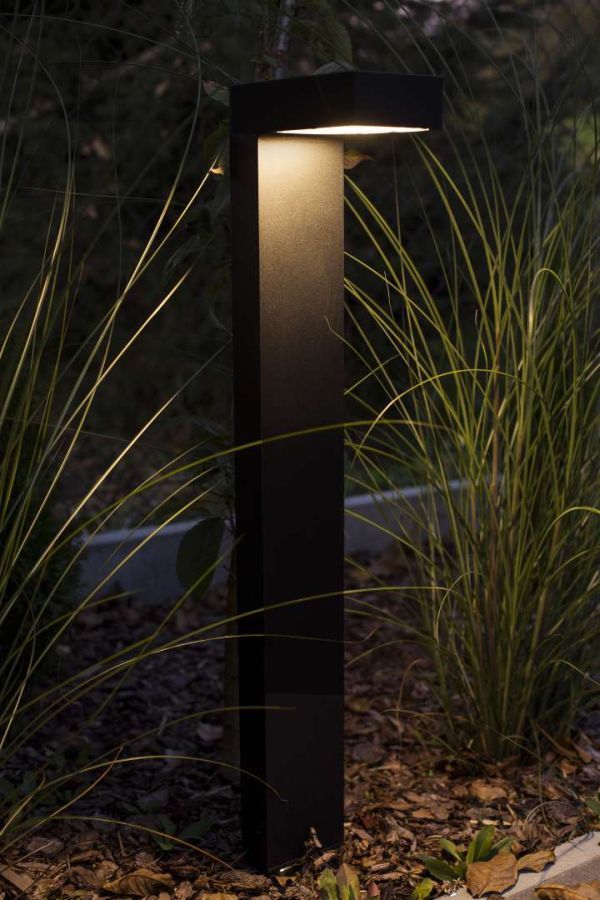 Lampa ogrodowa Asker zasilana prądem, słupek w kolorze antracytowym o barwie światła 4000K