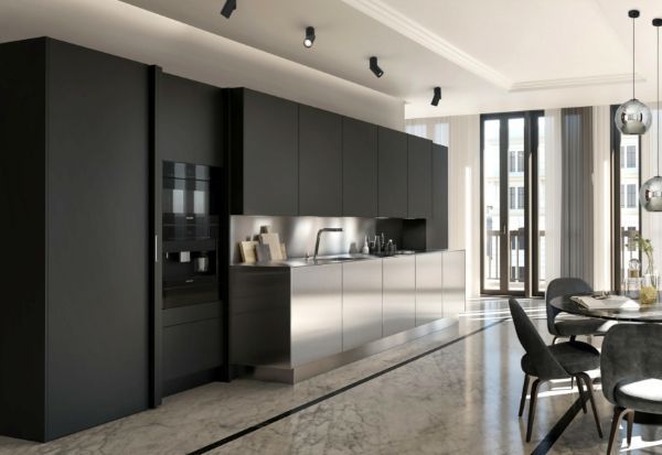 Lampa sufitowa India w formie reflektora.