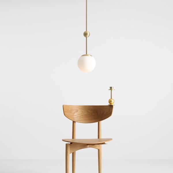 Lampa sufitowa Mae z kolekcji Artera & Ardant z eleganckim szklanym kloszem