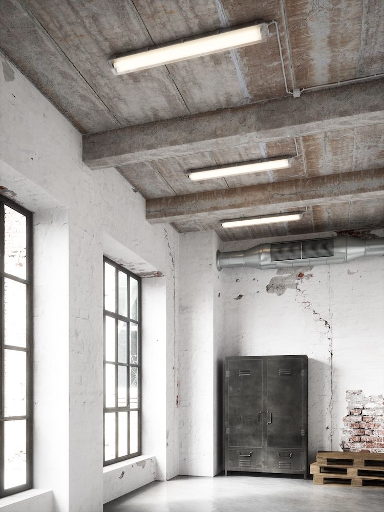 Lampa sufitowa Works IP65 LED – idealna do piwnicy i garażu