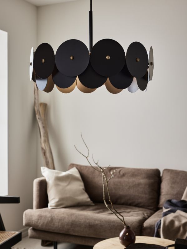 Lampa wisząca Vegas w formie czarnych kół – idealna nad stół lub do salonu