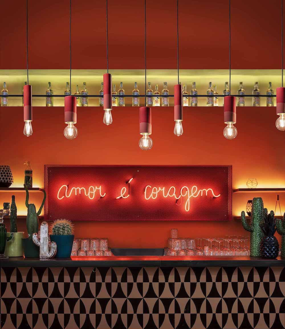 Mała wisząca lampa Pi w kolorze koralowym i czerwonym