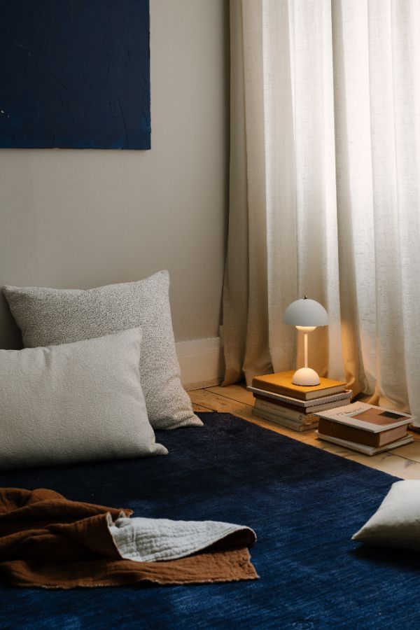 Mobilna biała lampa Flowerpot VP9 z możliwością regulacji jasności