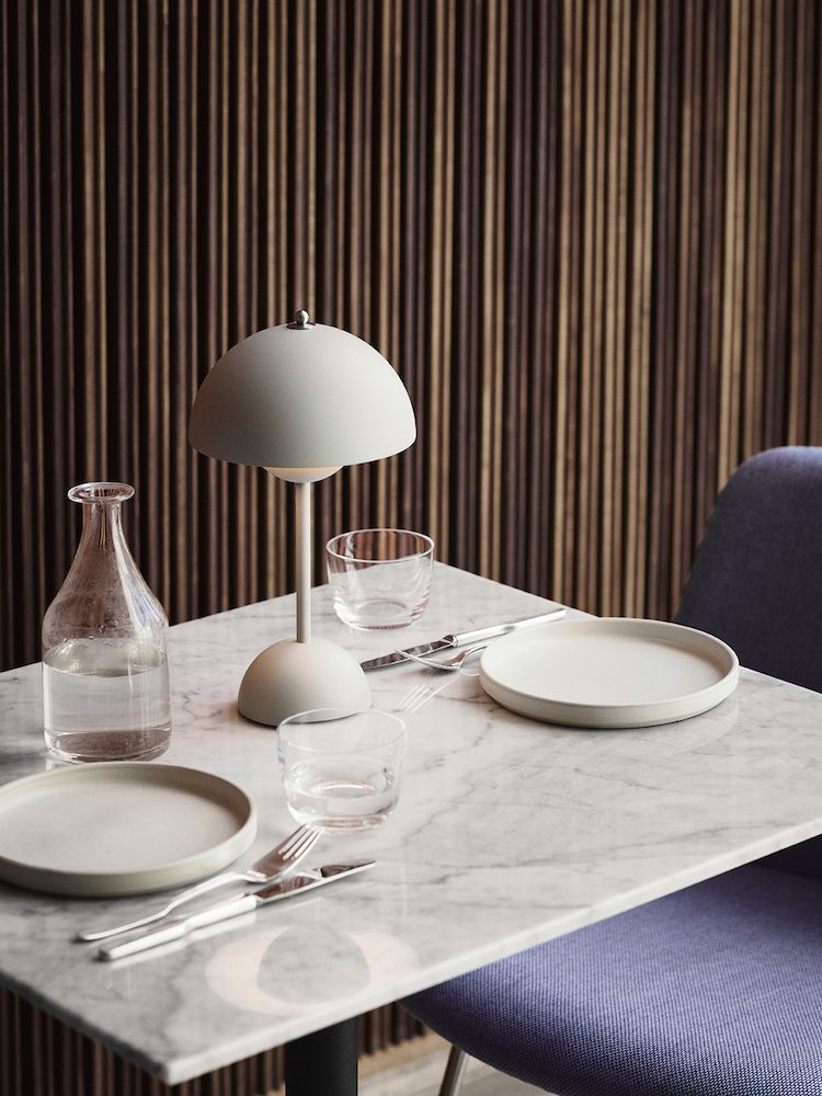 Mobilna biała lampa Flowerpot VP9 z możliwością regulacji jasności