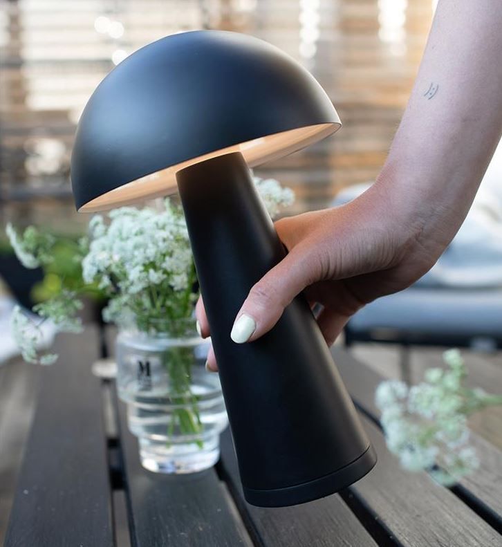 Mobilna lampa Fungi w kolorze czarnym, odporna na warunki atmosferyczne IP44