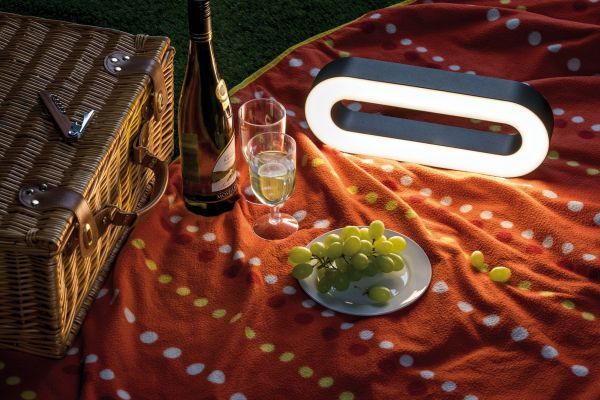 Mobilna lampa Moval o klasie ochrony IP44 i temperaturze barwowej 3000K