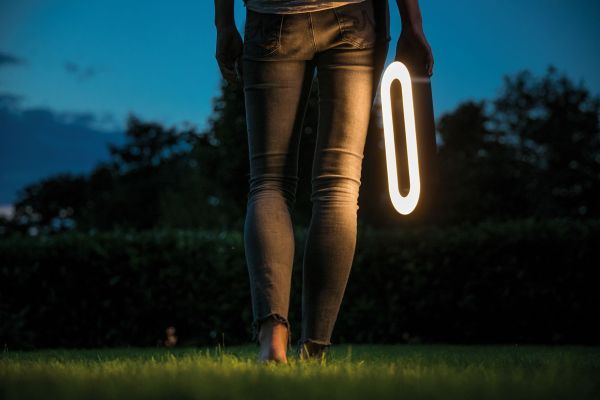 Mobilna lampa Moval o klasie ochrony IP44 i temperaturze barwowej 3000K