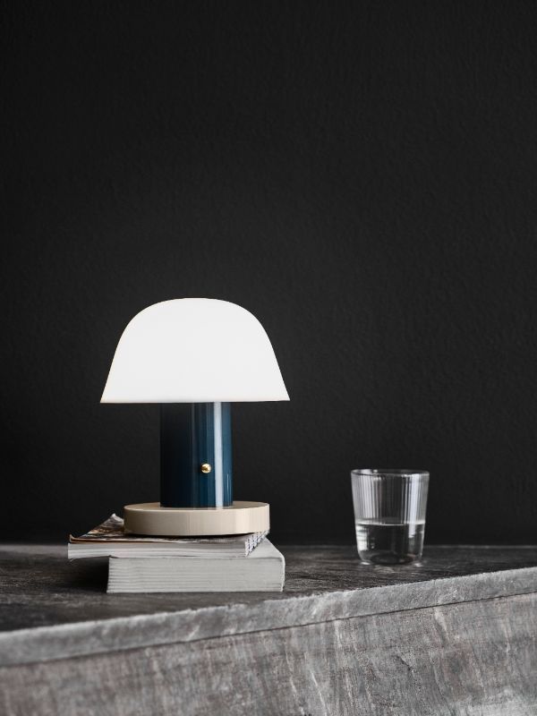 Mobilna lampa Setago JH27 w kolorze granatowym