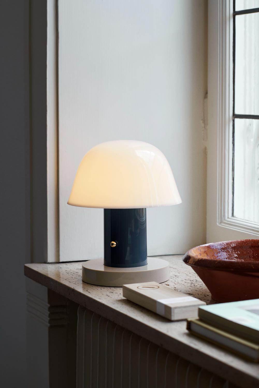 Mobilna lampa Setago JH27 w kolorze granatowym