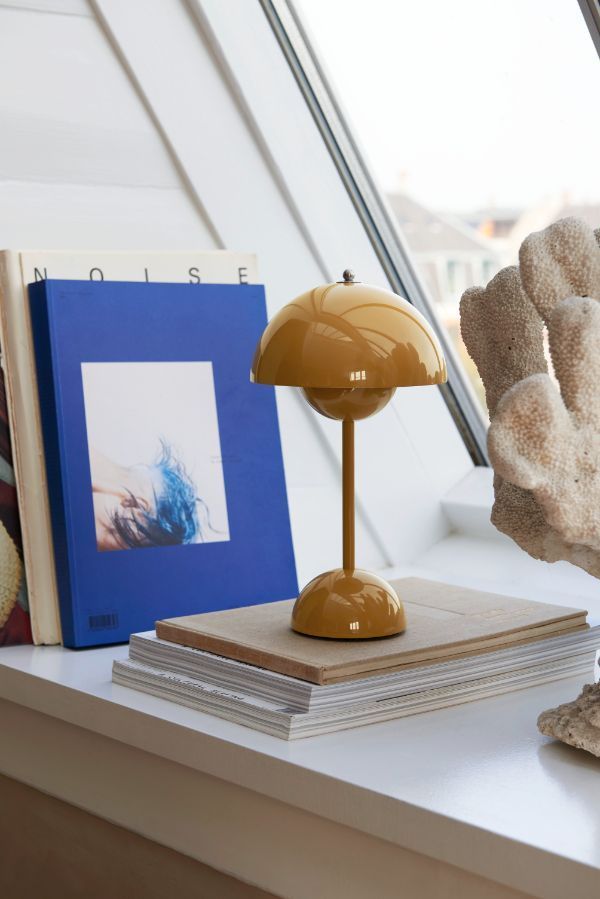 Musztardowa lampa stołowa Flowerpot VP9 zasilana przez USB