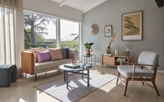 Nowoczesna lampa stołowa Pirum z dymionego szkła