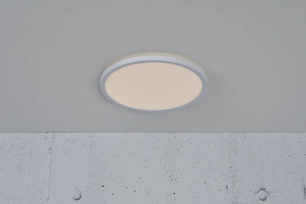 Nowoczesna sufitowa lampa LED Oja marki Nordlux z czujnikiem ruchu, barwą światła 2700K i klasą ochrony IP54