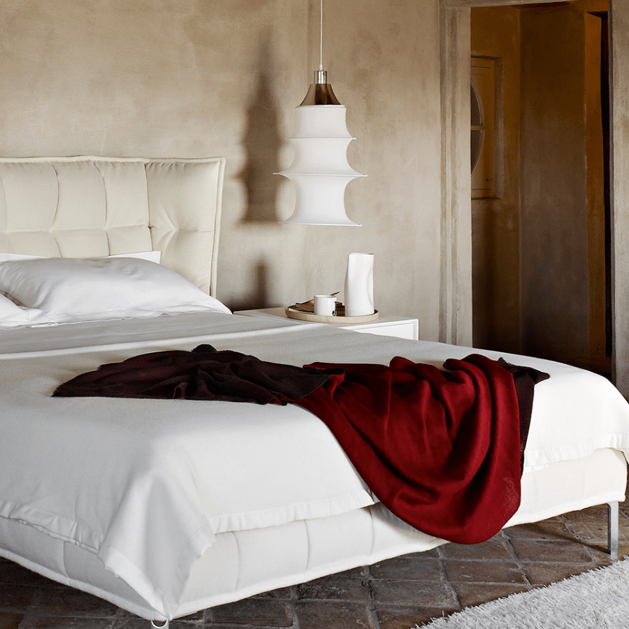 Nowoczesna wisząca lampa Falkland z białym abażurem o wysokości 53 cm