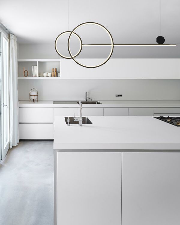 Nowoczesna wisząca lampa LED New Age o długości 120 cm